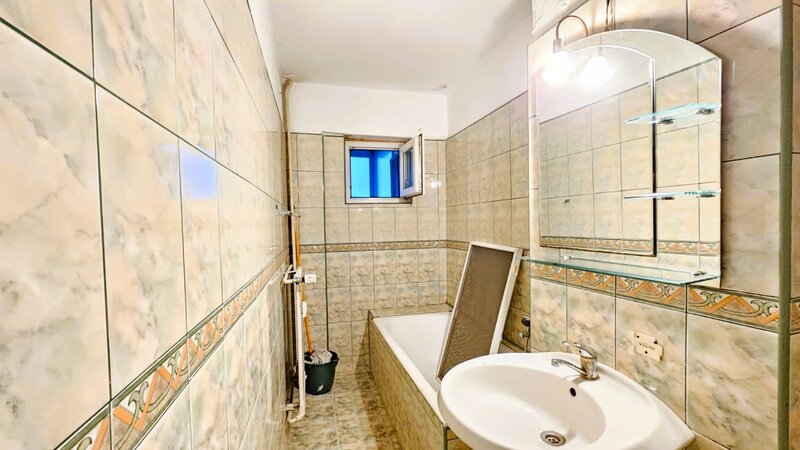 Basarabia, apartament 3 camere decomandat, 75 mp, 2 bai, bloc 1986